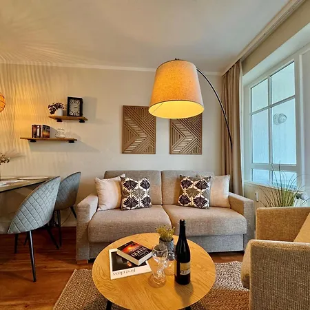 Apartment Stilvolle Mit Balkon In *
