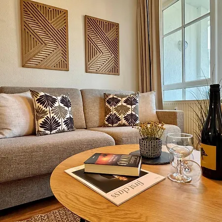 Apartment Stilvolle Mit Balkon In *